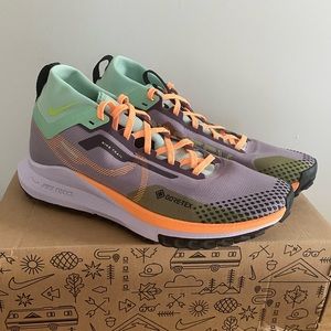 Nike 9.5 women’s React Pegasus Trail 4
Gore-Tex®
Waterproof Running Shoe